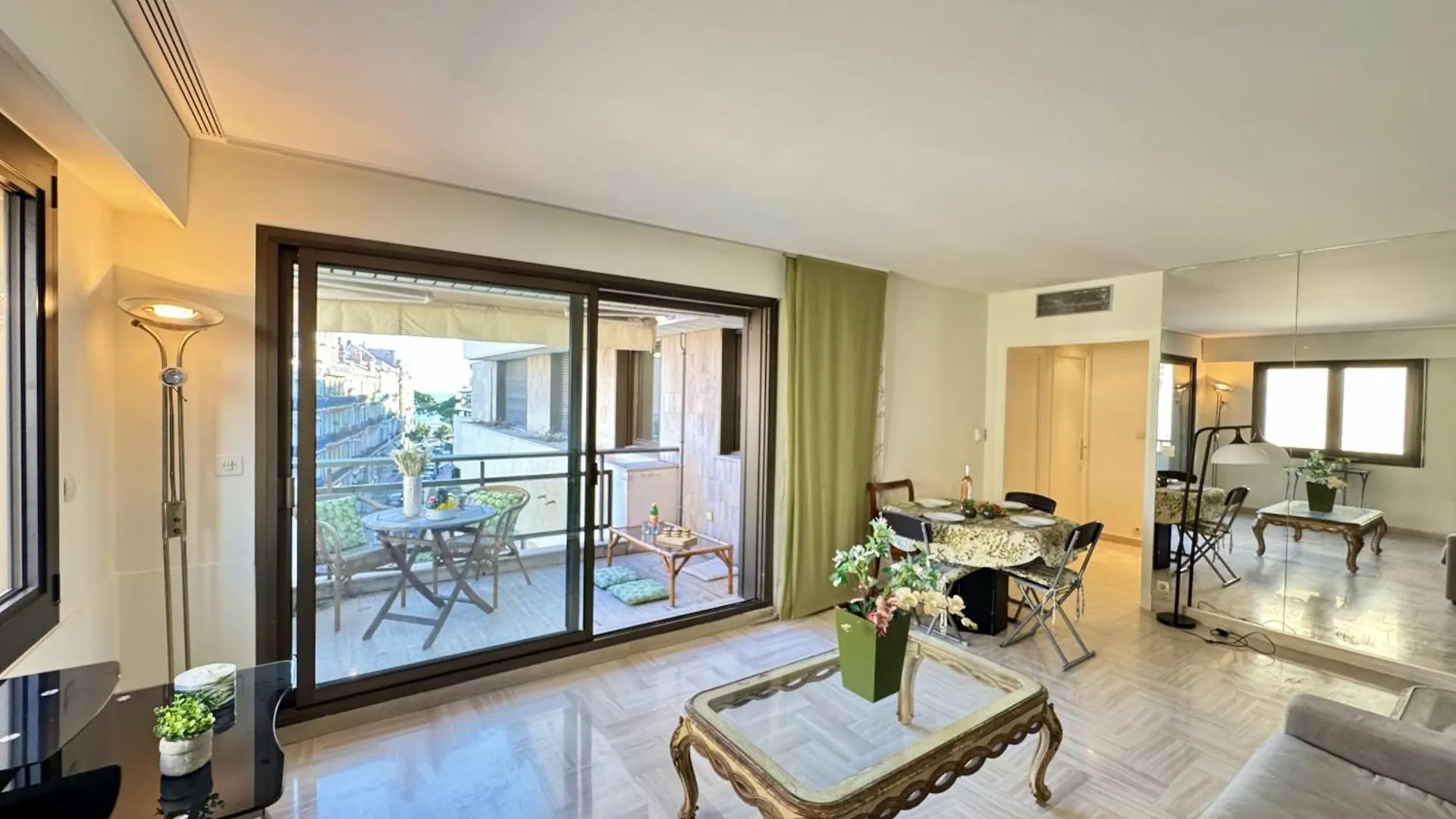Belle Terrasse Apercu Mer Naf568 Cannes